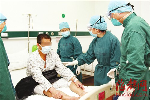 省立H7N9隔离病房探秘 特护忙完后都是汗臭味