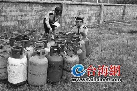 龙岩:民房成“炸药库” 里头堆满液化气瓶