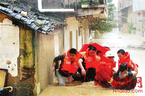 福建省中南部连降暴雨 多地受灾(组图)