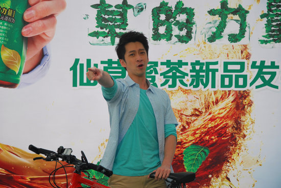 陈汉典来厦出席代言 模仿康永小S称计划出片