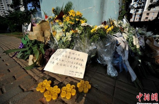 厦门市民前往事发地自发哀悼 8学生仍失踪