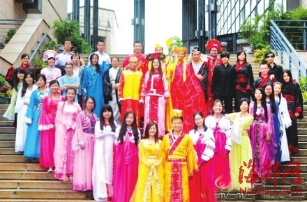 青春的疯狂:福州大学拍最复古毕业照