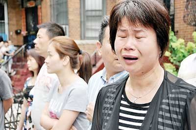 闽籍妇女纽约街头被抢 十余华裔帮追捕抢匪