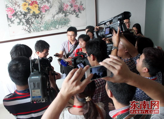杨婷婷各科试卷原件公布 作文答题区域空白未作答