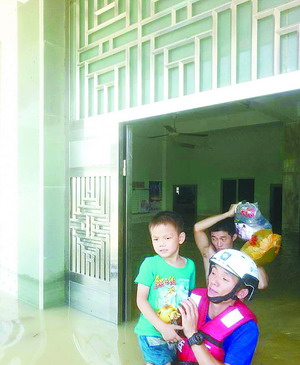 厦门人增援驾舟救出临产孕妇 蓝天救援队赶赴汕头