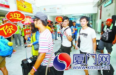 两岸大学校园歌手赛选手昨抵厦 半决赛今日举行