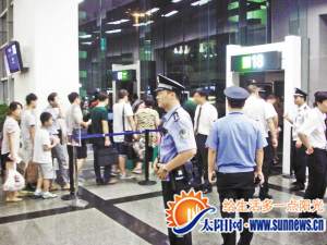 厦门机场上演“炸弹惊魂” 一黑车司机没客泄愤造谣