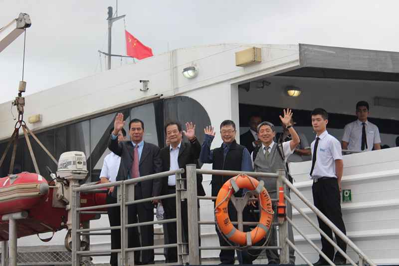 “海峡号”今日首航台北 两岸黄金水道形成