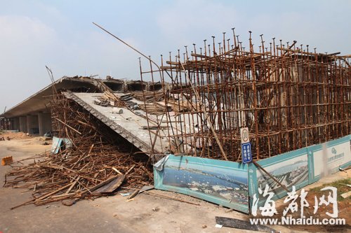 厦门：工人操作失误 在建高架桥坍塌4人受伤