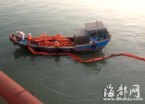 福州连江可门港万吨货轮撞码头 漏油29公斤