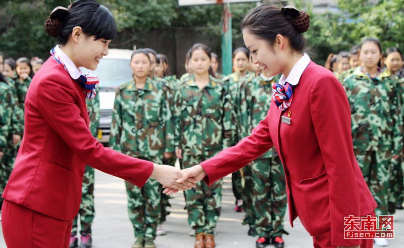 厦深铁路即将开通 美丽“动姐”练兵忙（组图）