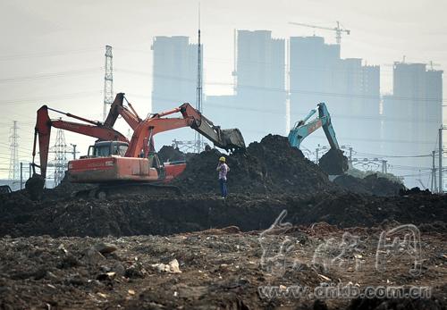 渣土压脱榕东区1.8米水管 影响之大建国首次