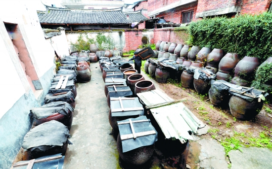 福州永泰嵩口古镇曾盛产白酱油 目前仅剩一家