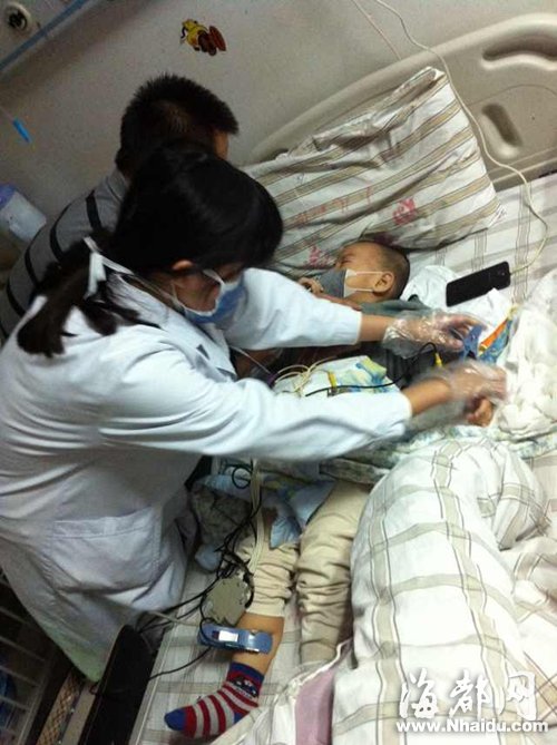 3岁幼童患白血病 骨穿喊救命做完还安慰爸妈