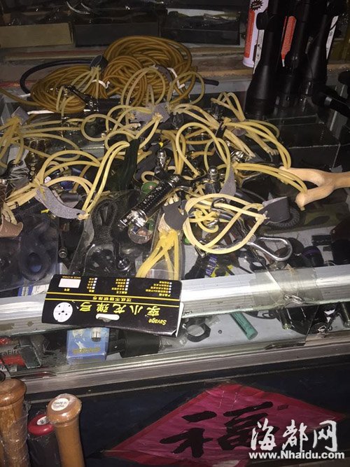 福州多店铺兜售狗肉 花鸟市场可买毒弩弓(图)