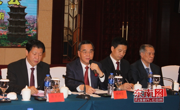 全国政协常委、中华海外联谊会副会长林树哲先生在会议上发言
