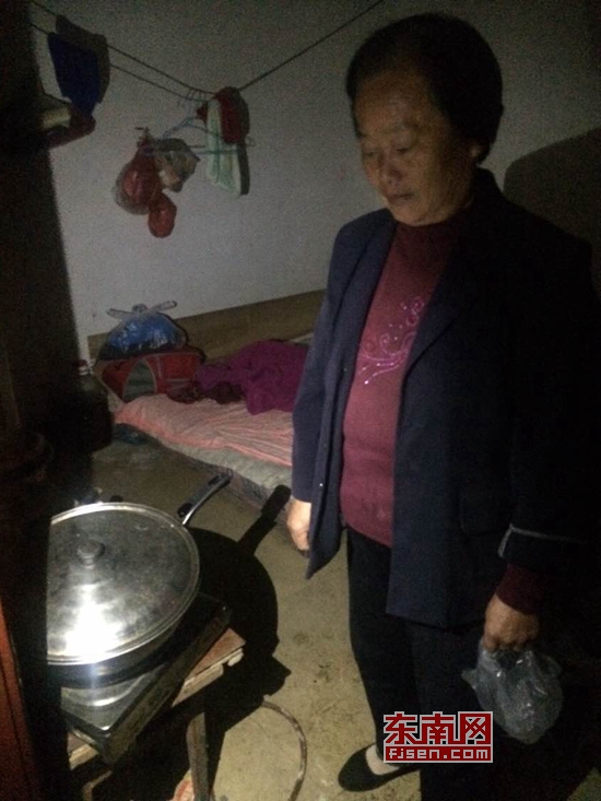 漳州一煤气罐着火阿婆一脚踹开 煤气罐竟是过期钢瓶