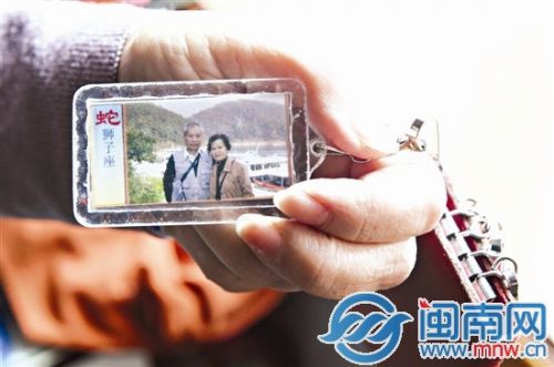 泉港一对老夫妻结婚40周年纪念 同签遗体捐献书