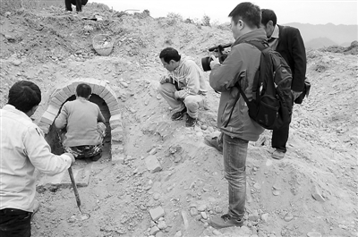 浦城发现大面积明清古墓群 清出墓穴9座 文物10余件