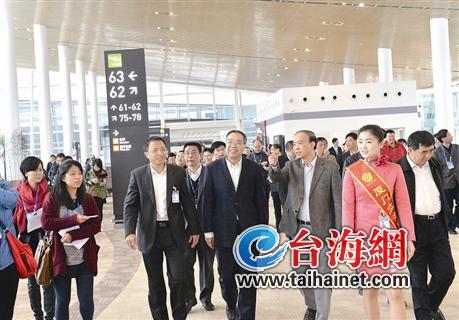 厦门高崎机场T4候机楼昨启用 市民乘机前要辨清