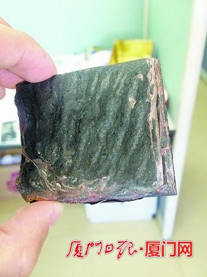 送修手机遭遇山寨售后 不仅没修好还被烧成黑