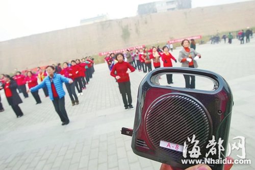 福州广场舞大妈扎胎追踪 嫌疑人否认此事[1]