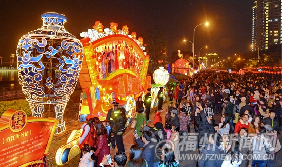 福州元宵灯会今晚闭幕 最低气温7℃市民难见满月