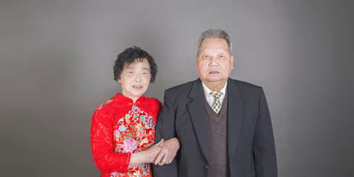 福州8旬老夫妻庆祝“钻石婚” 结婚60年未红过脸