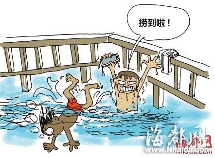 福州：为了捞回Phone5s手机 两名壮汉跳西湖