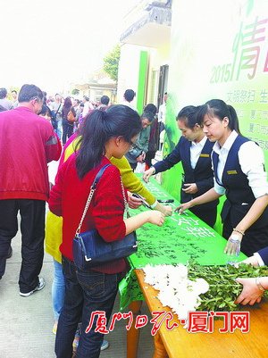 厦门周末两天18万人次祭扫 倡议错峰出行文明祭扫