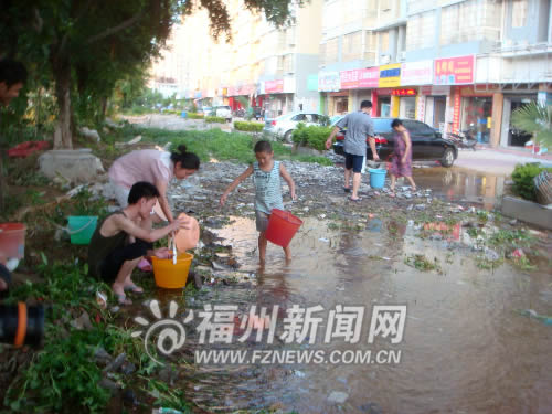 平整路面撞歪消火栓 浦上片区可能要停水1天1