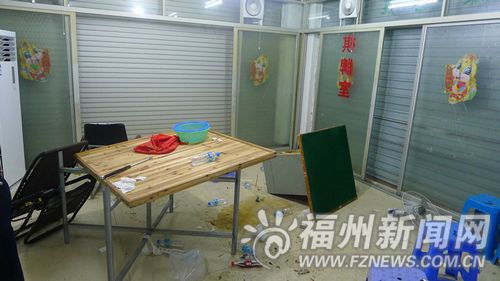 35名邻居躲<em>茶艺居</em>拔点 警方缴获赌资16万元
