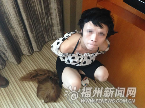 男子扮女人贩冰毒揩油 买毒品女子大骂流氓-