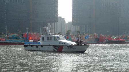 广州海事部门为亚运花船日常巡游保驾护航