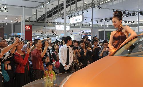 广州车展观众云集 超过11万人进场[组图]