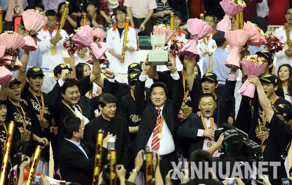 CBA总决赛：广东队摘得总冠军