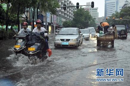 广东清远出现强降雨