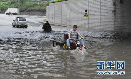 广东清远出现强降雨