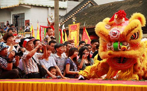 广东：传统醒狮表演赛庆祝“文化遗产日”