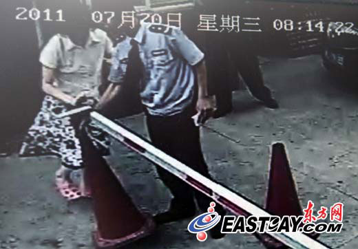 男子拒付5元停车费拳打保安:“我爸是警察”