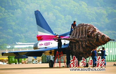 花木兰驾歼-10飞抵珠海