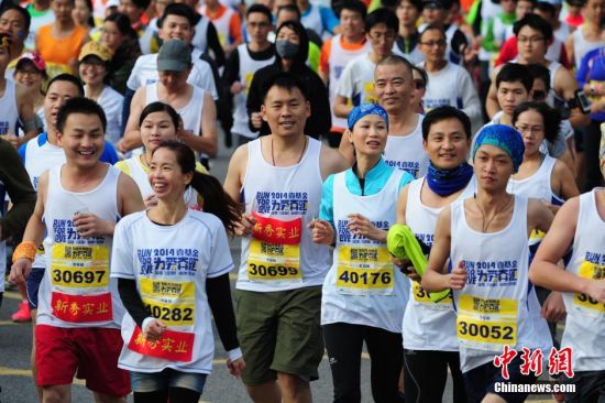 深圳万余人参加“为爱奔跑”山地马拉松