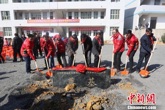 香港大学生赴内地助力山村梦想操场建设