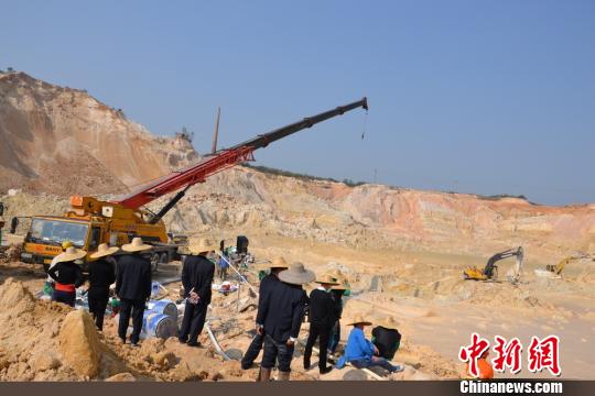 广东茂名矿山滑坡事故搜救24小时 未发现被埋人员