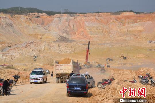 广东茂名矿山滑坡事故搜救24小时 未发现被埋人员