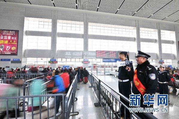 广铁民警确保元宵节旅客平安出行