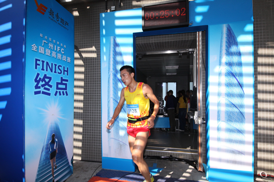 13分54秒！奥运选手勇夺广州IFC登高赛冠军