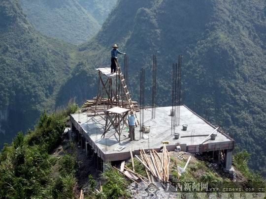 千山人口_万水千山图片(2)