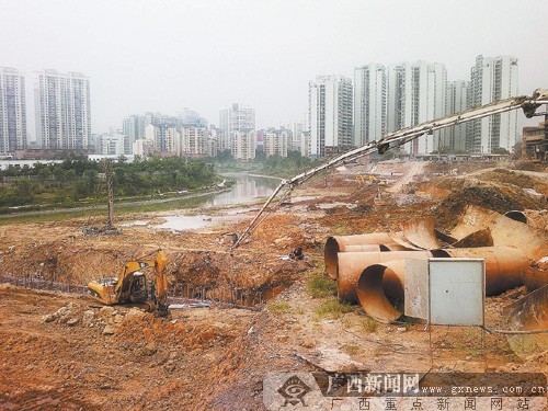 南宁 半月形 贤宾湖月底 凿 出 前身是玻璃厂原