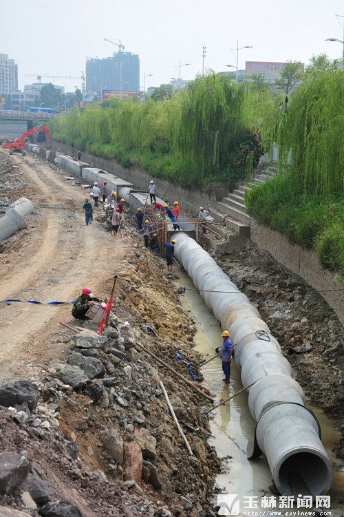 玉林江南段污水干线管道铺设加速